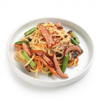 Вок с беконом и шампиньонами